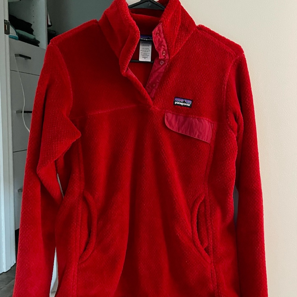 Red Fleece Patagonia. In great condition! Womens Medium